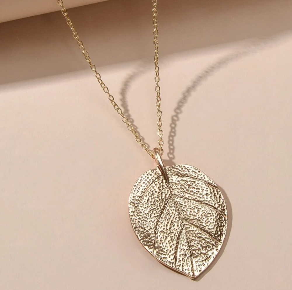 Leaf necklace - Picture 2 of 4